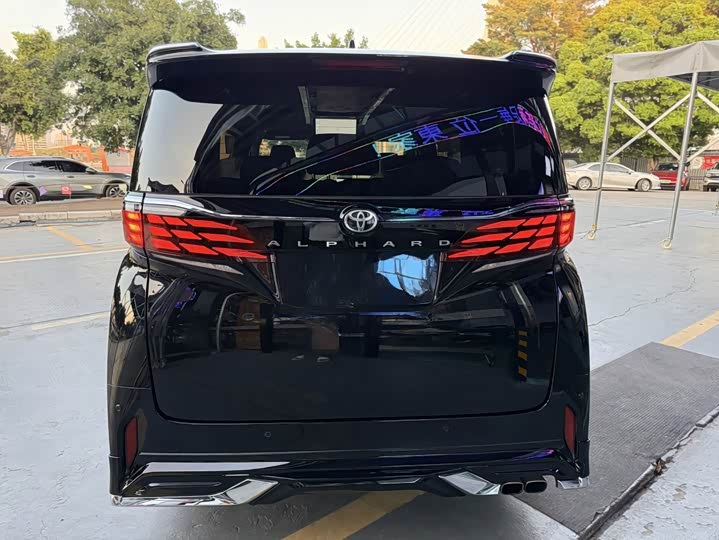 Toyota Alphard, 2025 — фото 6 из 9