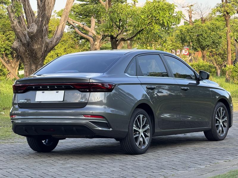 Geely Emgrand, 2022 — фото 6 из 12