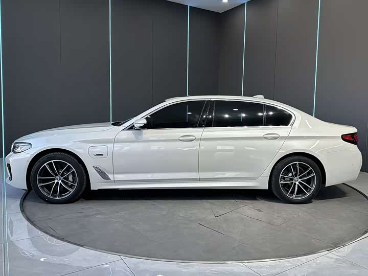 BMW 5 Series Hybrid, 2022 — фото 4 из 9
