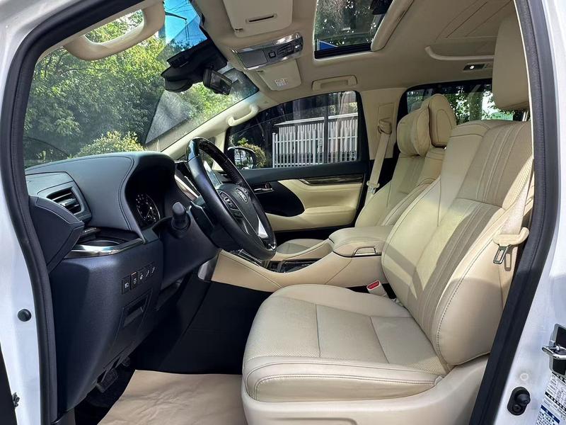 Toyota Vellfire, 2022 — фото 8 из 10