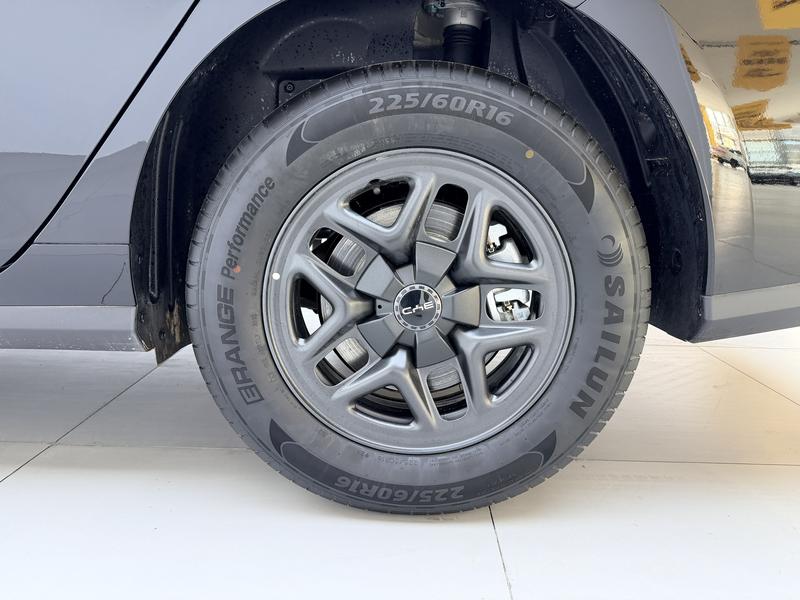 BYD Seal 05 DM-i Hybrid, 2025 — фото 11 из 12