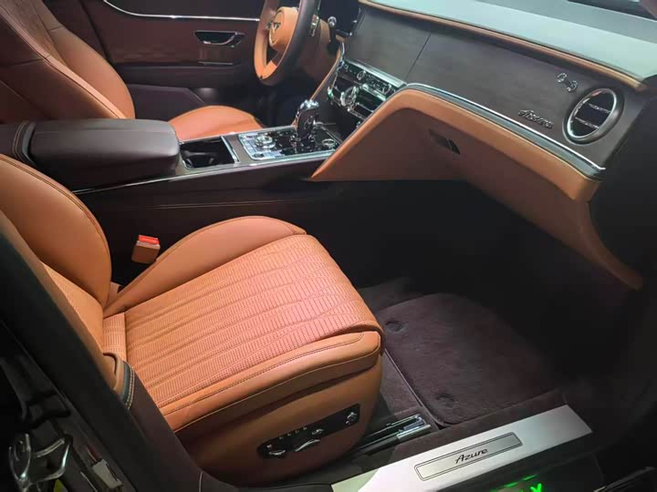 Bentley Flying Spur, 2024 — фото 5 из 9