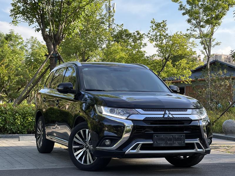 Mitsubishi Outlander, 2022 — фото 3 из 10