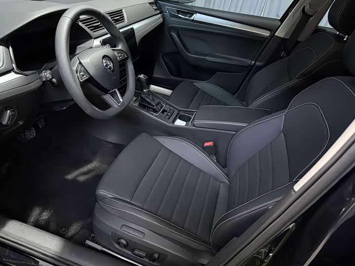 Skoda Superb, 2023 — фото 8 из 9