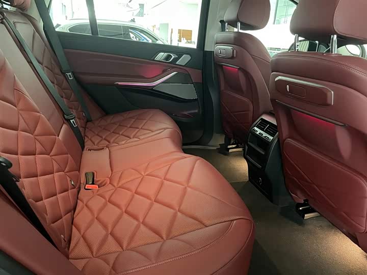 BMW X5, 2024 — фото 8 из 9