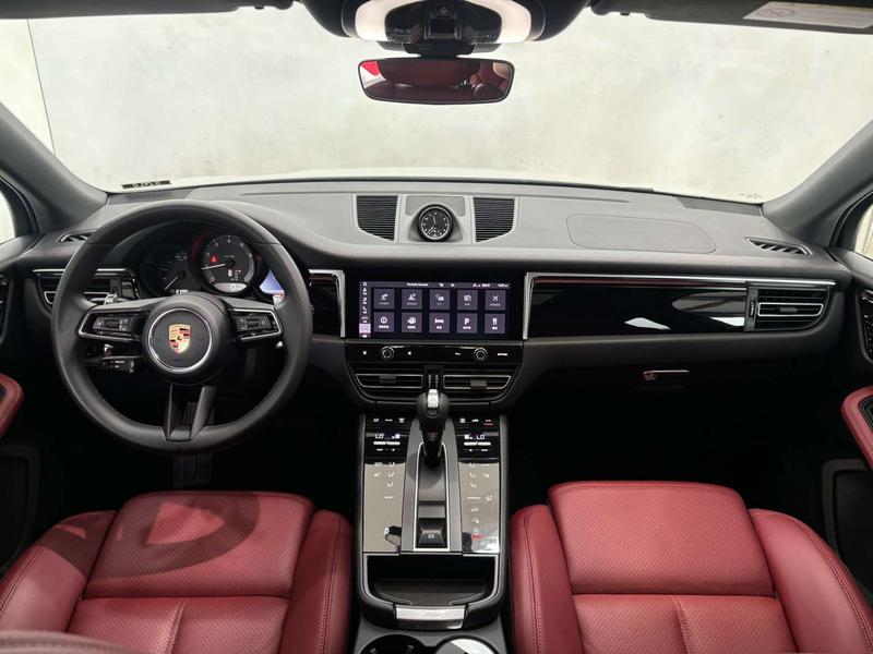 Porsche Macan, 2022 — фото 11 из 12