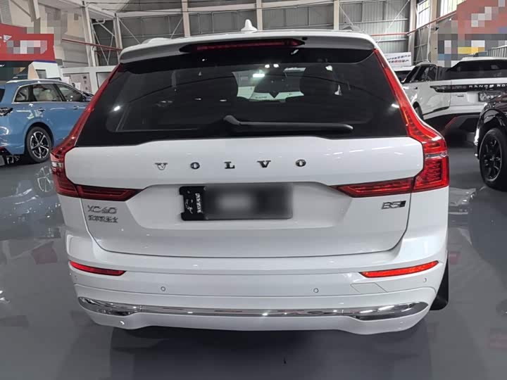 Volvo XC60, 2023 — фото 6 из 9