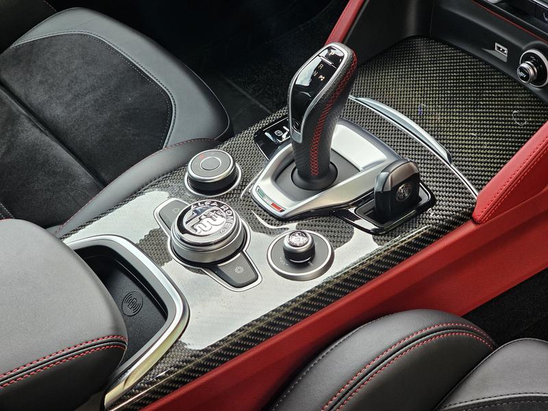 Alfa Romeo Stelvio, 2022 — фото 9 из 12