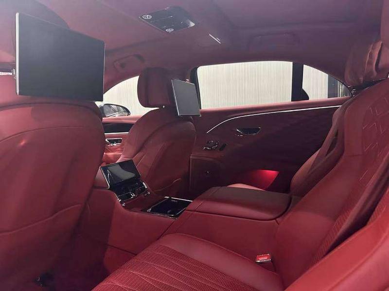 Bentley Flying Spur, 2024 — фото 4 из 5