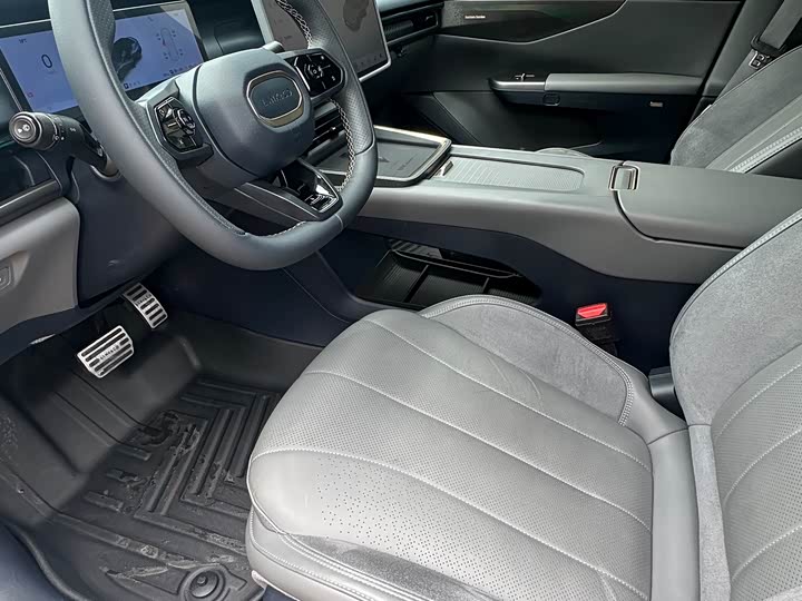 Lynk & Co 07 EM-P Hybrid, 2024 — фото 8 из 9