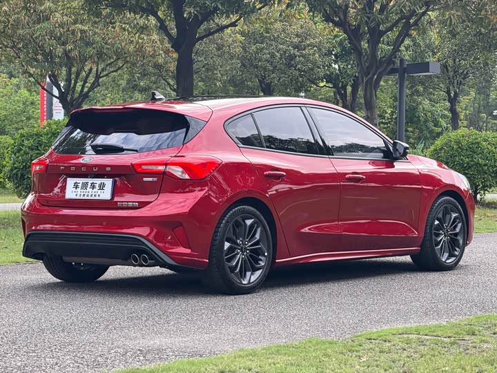 Ford Focus, 2022 — фото 8 из 9