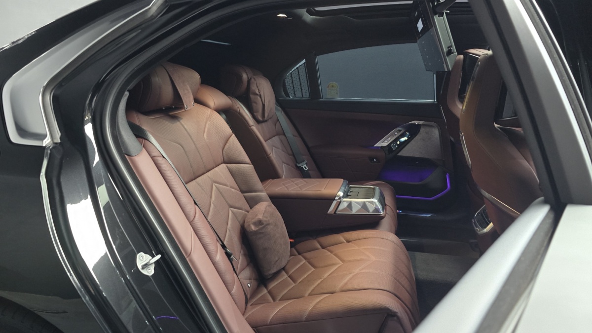 BMW 7 Series, 2025 — фото 10 из 12