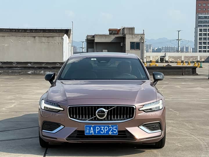 Volvo S60, 2022 — фото 2 из 9