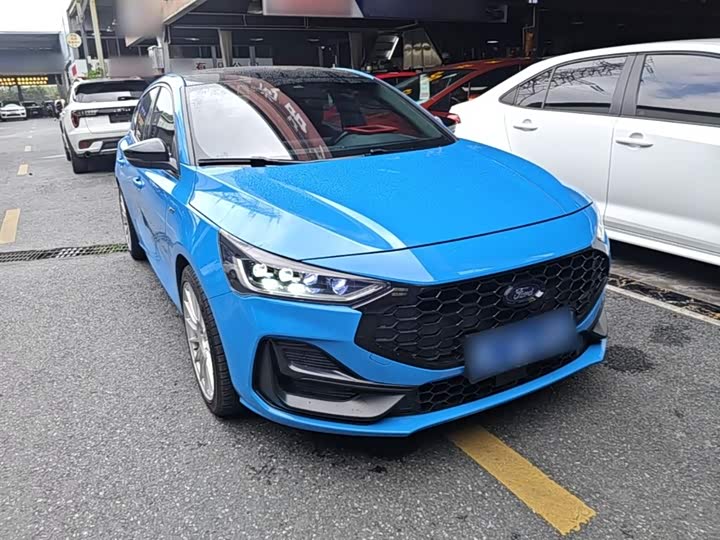 Ford Focus, 2023 — фото 4 из 9