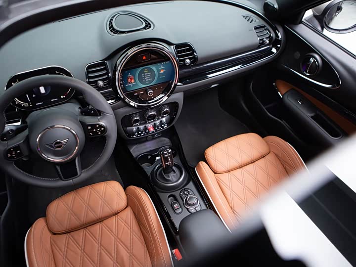 Mini Clubman, 2023 — фото 8 из 9