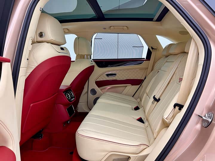 Bentley Bentayga, 2023 — фото 9 из 9