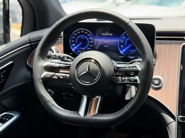 Mercedes-Benz EQE SUV, 2023 — фото 2 из 9