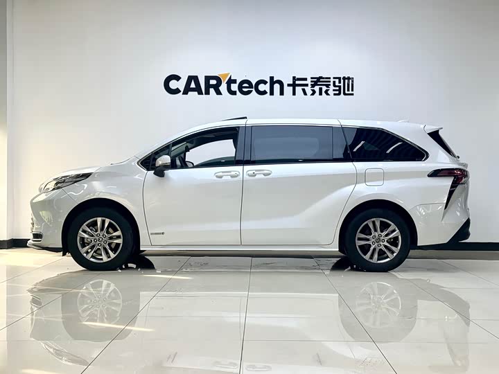Toyota Sienna, 2023 — фото 6 из 9