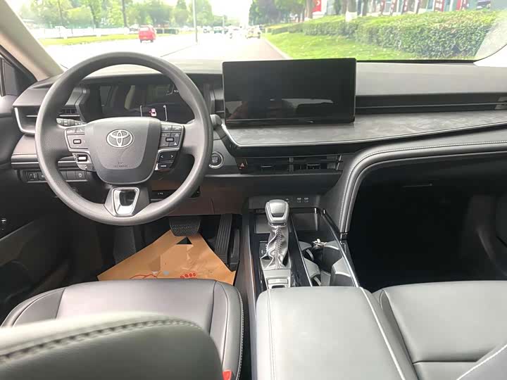 Toyota Camry, 2025 — фото 4 из 9
