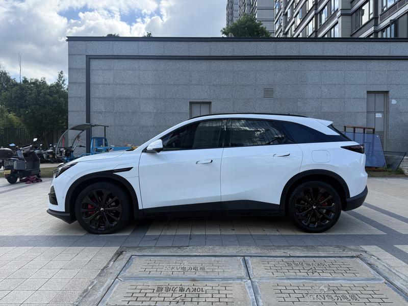 BAIC Arcfox Alpha T5, 2024 — фото 4 из 12