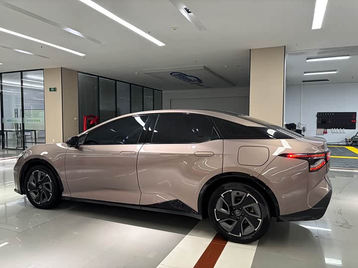 Toyota bZ3, 2023 — фото 8 из 9