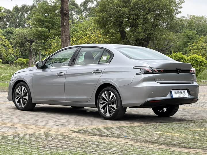 Peugeot 408, 2023 — фото 6 из 9