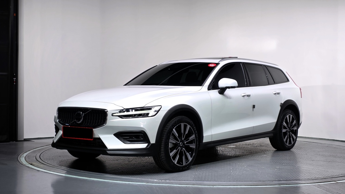 Volvo V60, 2023 — купить в Кирове под ключ