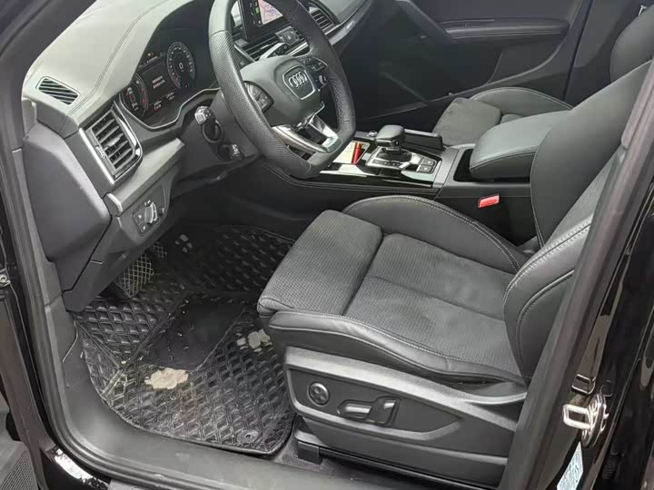 Audi Q5L Sportback, 2022 — фото 8 из 9