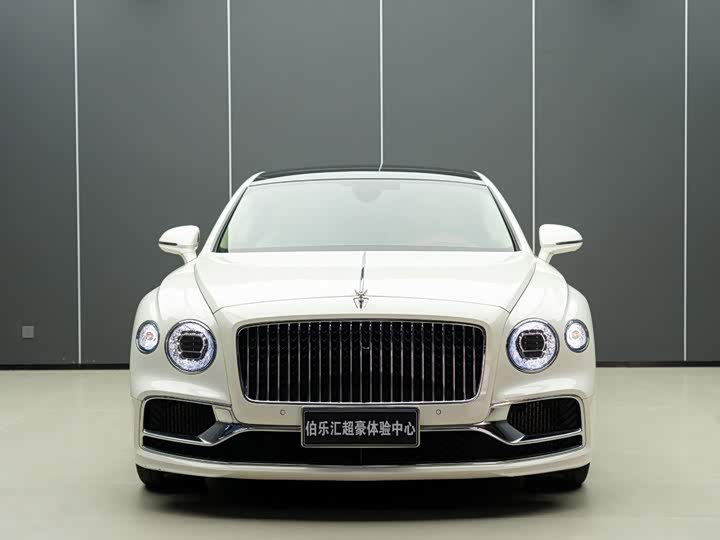 Bentley Flying Spur, 2023 — фото 4 из 9