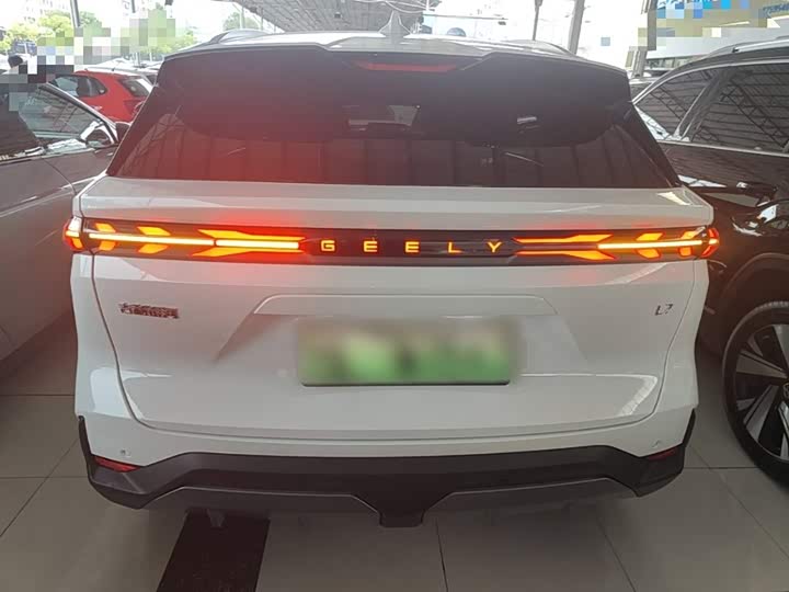 Geely Galaxy L7, 2024 — фото 6 из 9