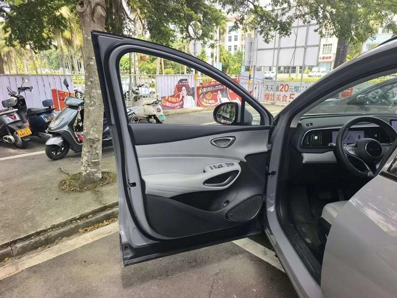 BYD Sea Lion 05 EV, 2025 — фото 8 из 10