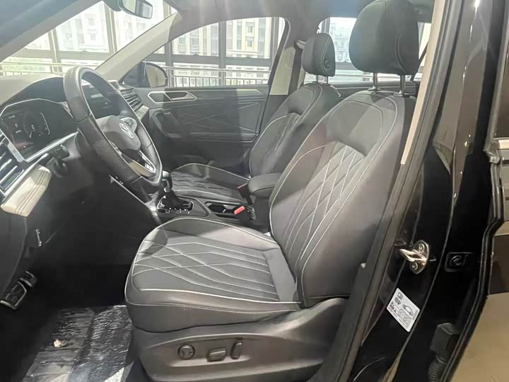 Volkswagen Tiguan L Pro, 2023 — фото 4 из 9