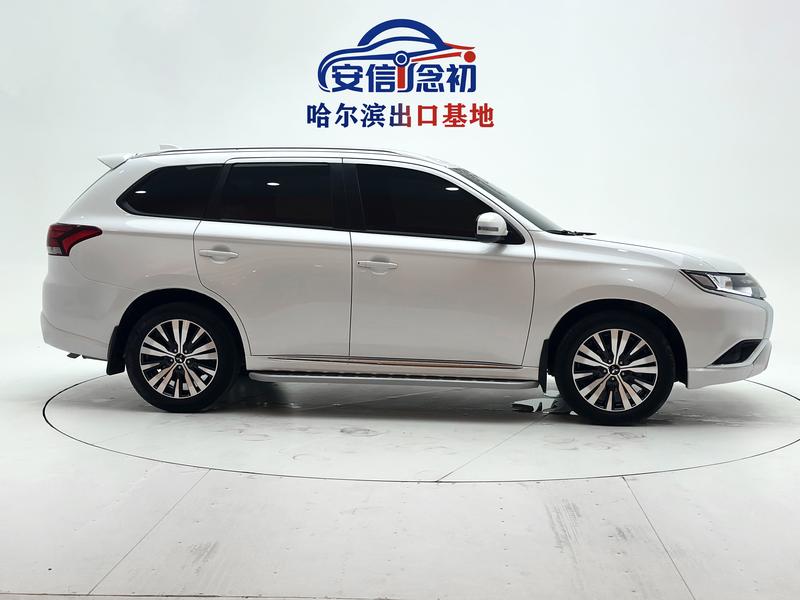 Mitsubishi Outlander, 2022 — фото 8 из 12