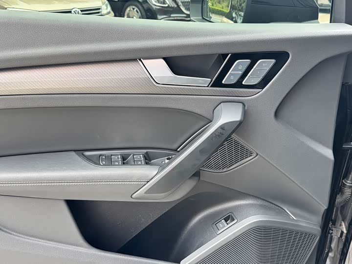 Audi Q5L, 2024 — фото 7 из 9