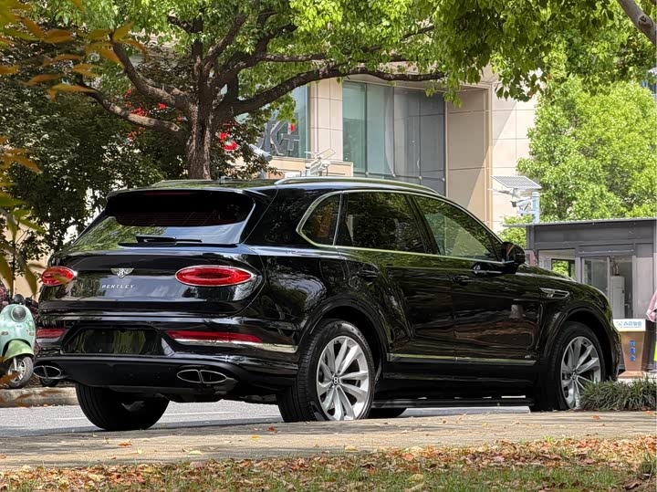 Bentley Bentayga, 2022 — фото 5 из 9