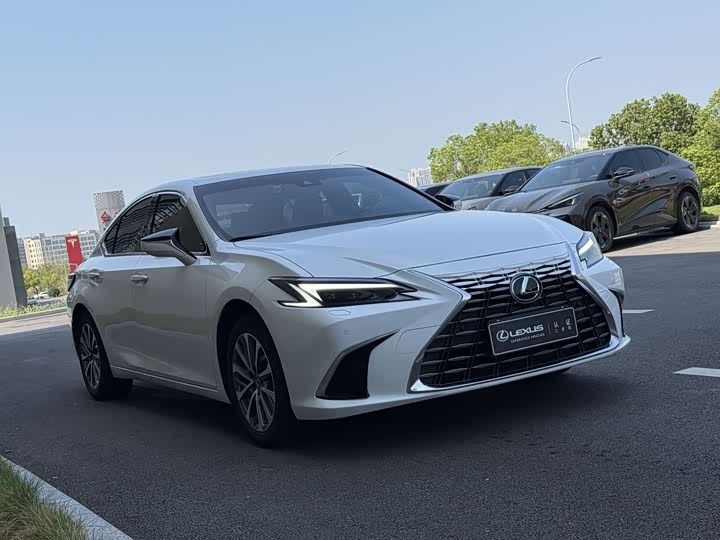 Lexus ES, 2025 — фото 4 из 9