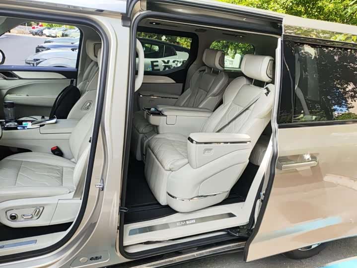 Volvo EM90, 2024 — фото 6 из 7
