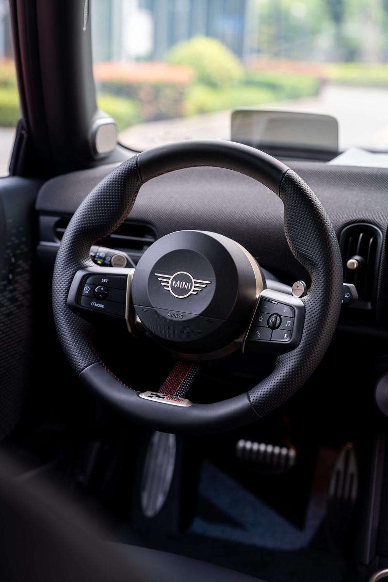 Mini Mini JCW, 2025 — фото 9 из 10