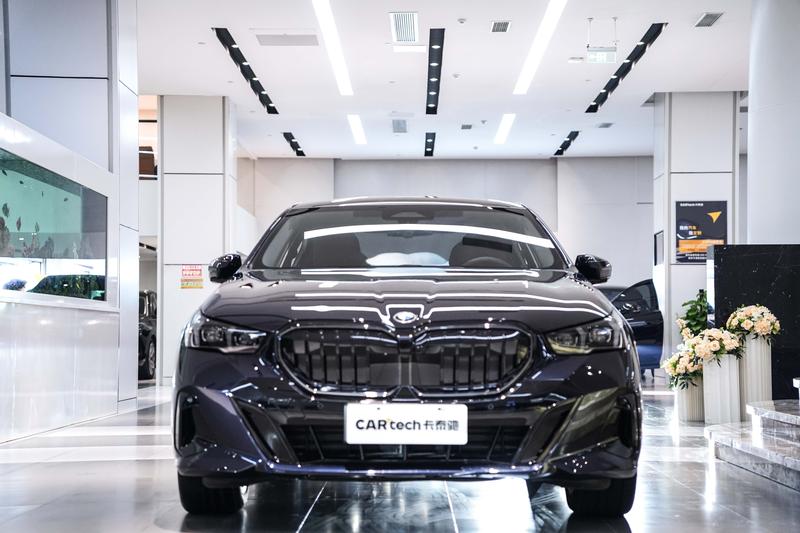 BMW 5 Series, 2025 — фото 2 из 12