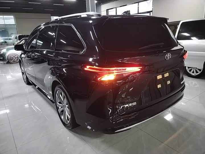 Toyota Sienna, 2025 — фото 5 из 9