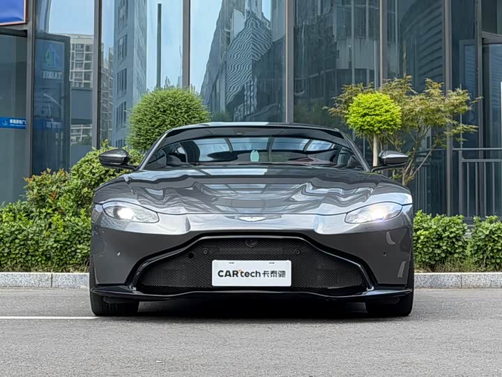 Aston Martin V8 Vantage, 2022 — фото 2 из 9