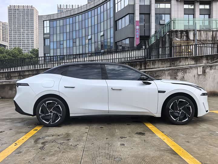 Lynk & Co 07 EM-P Hybrid, 2024 — фото 6 из 9