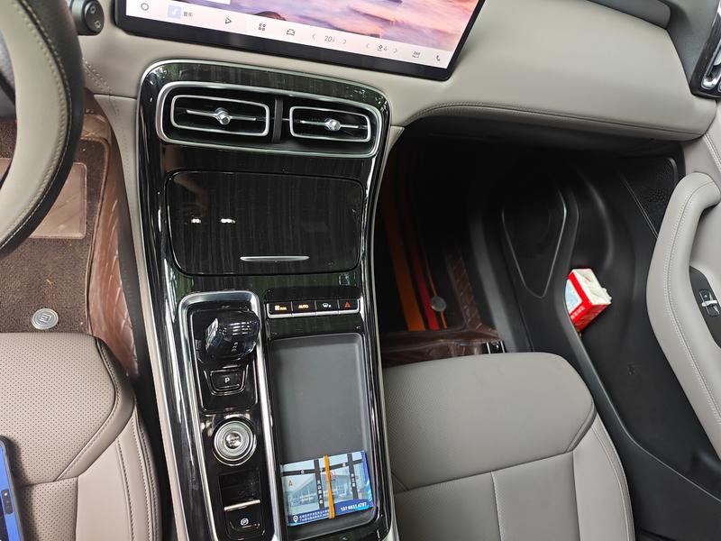 Geely Atlas L, 2025 — фото 9 из 12