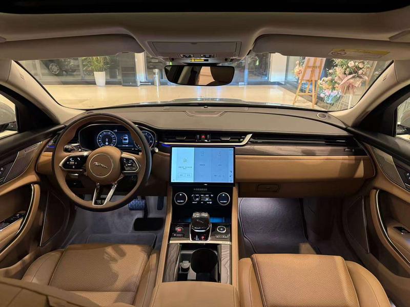 Jaguar XF L, 2025 — фото 6 из 12
