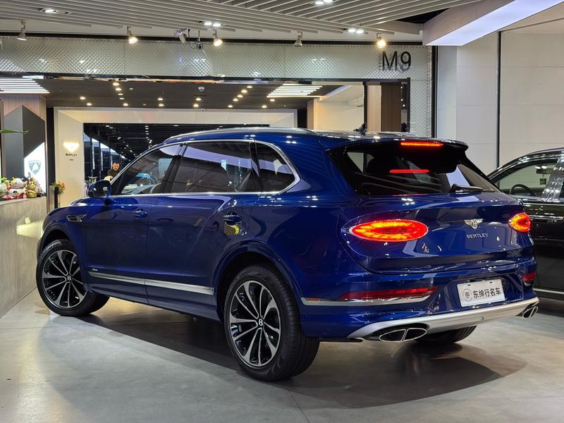Bentley Bentayga, 2023 — фото 4 из 12