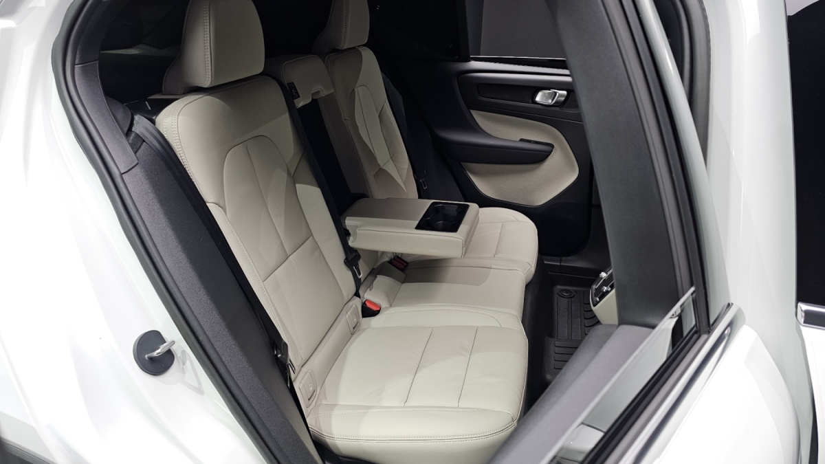 Volvo XC40, 2023 — фото 10 из 12