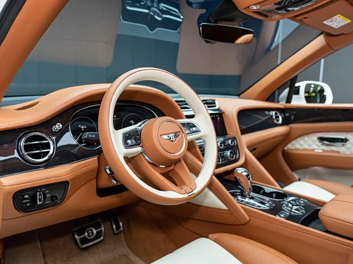 Bentley Bentayga, 2022 — фото 6 из 9