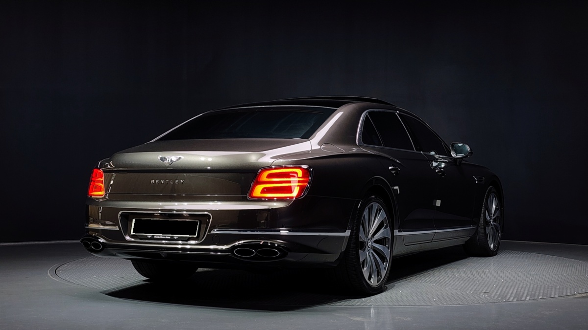 Bentley Flying Spur, 2022 — фото 2 из 12