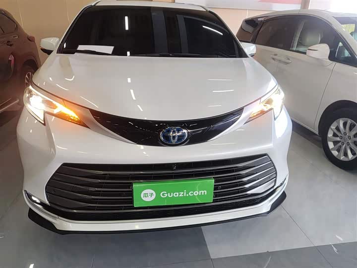Toyota Sienna, 2023 — фото 3 из 9