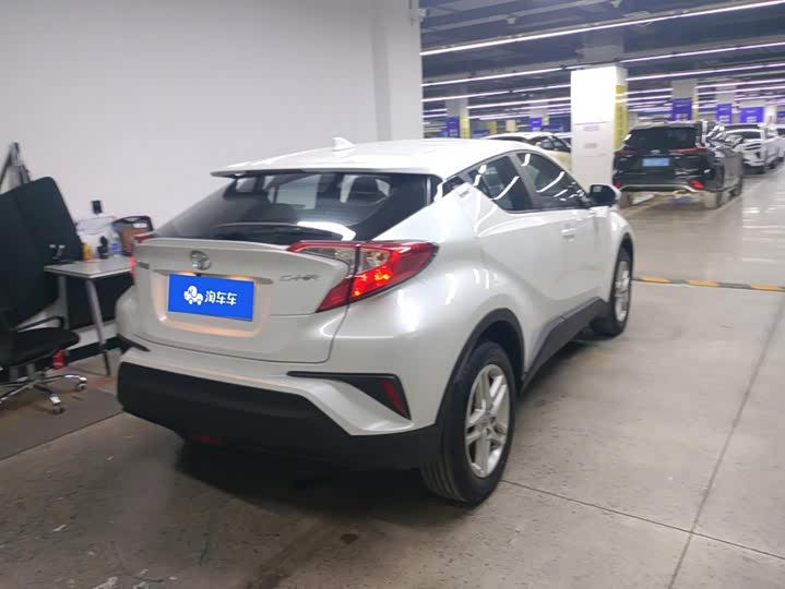 Toyota C-HR, 2021 — фото 3 из 9